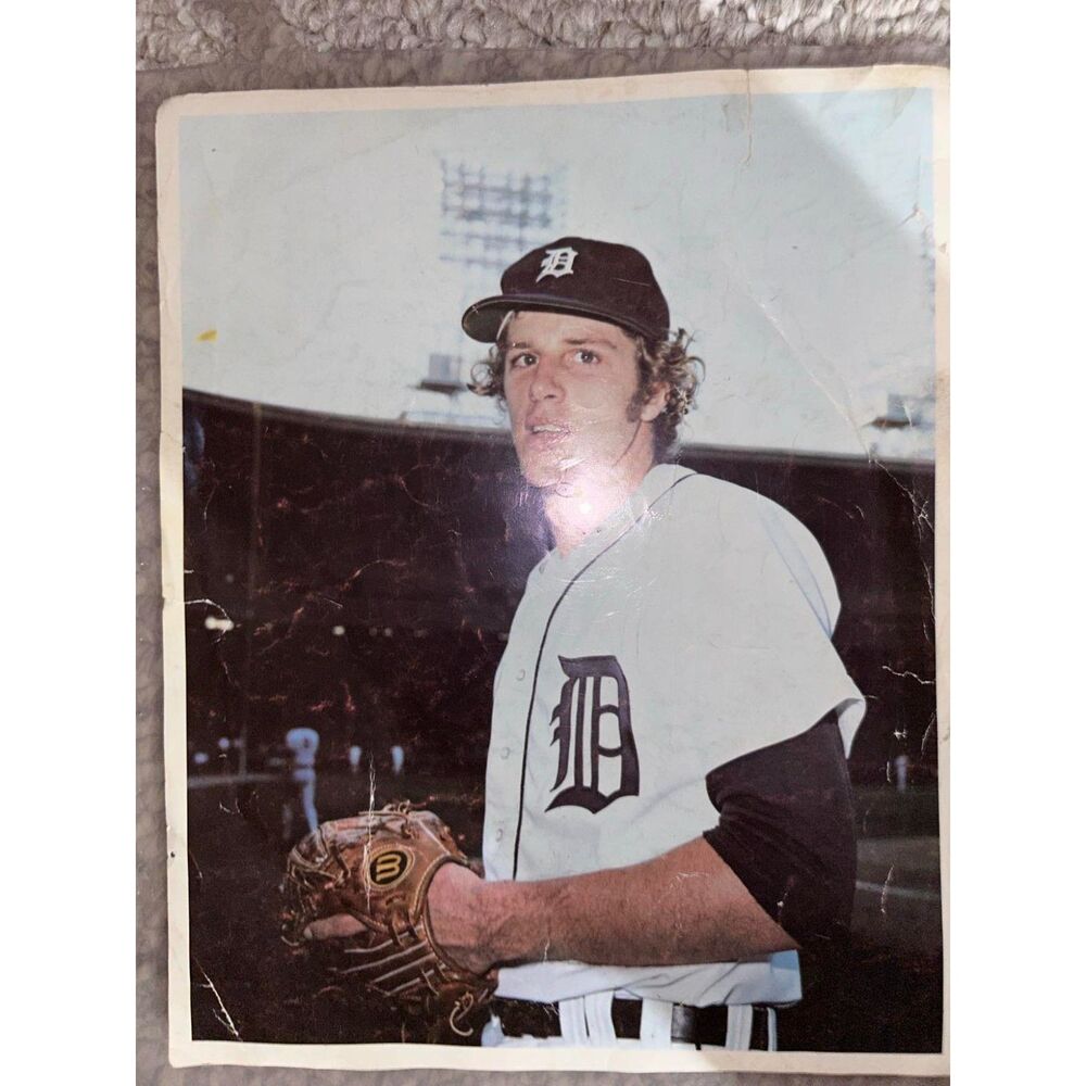 Detroit Tigers' Mark "The Bird" Fidrych Vintage 8x10 color photo 1976